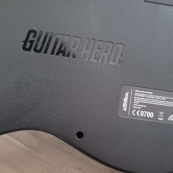 Wireless Guitar Hero Live Guitar for XBOX 360/PS4 - Black - Picture 3 of 5